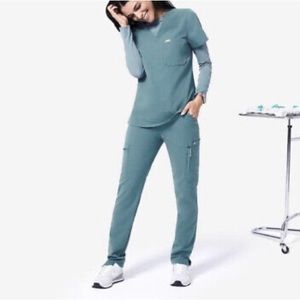 Figs Scrubs Catarina Top XXS. Yola XXS Regular bottoms. Used. Hydrogreen.